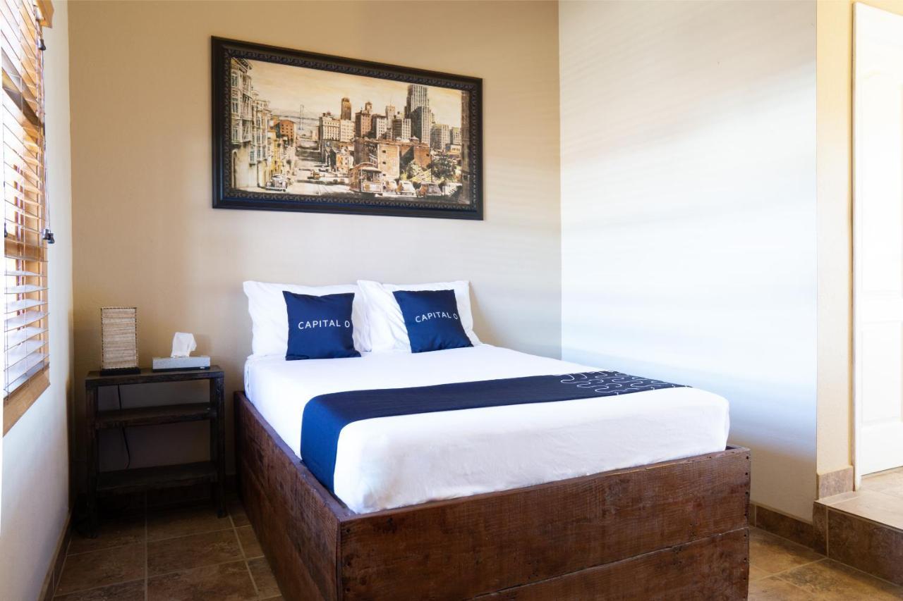 Capital O Hotel Villa Azura Текате Екстериор снимка